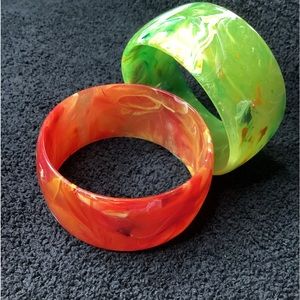 Bracelet TWO vintage colorful red & green bangle  80’s